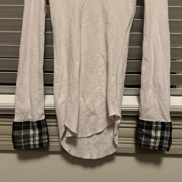 Too - Picture 2 of 4